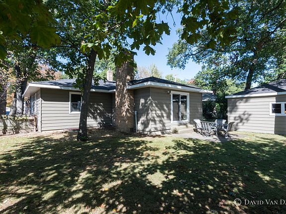 4th image of 1040 Locksley Dr SW