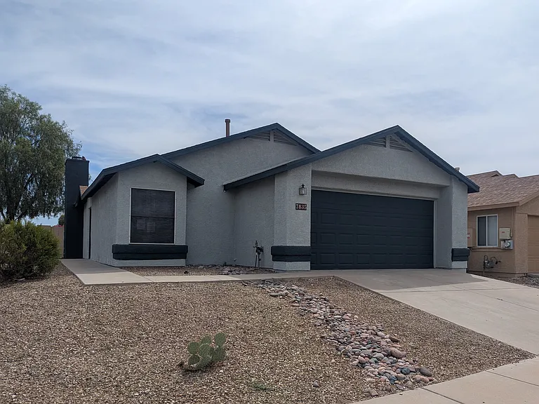 7835 S Lennox Ln — Photo 1