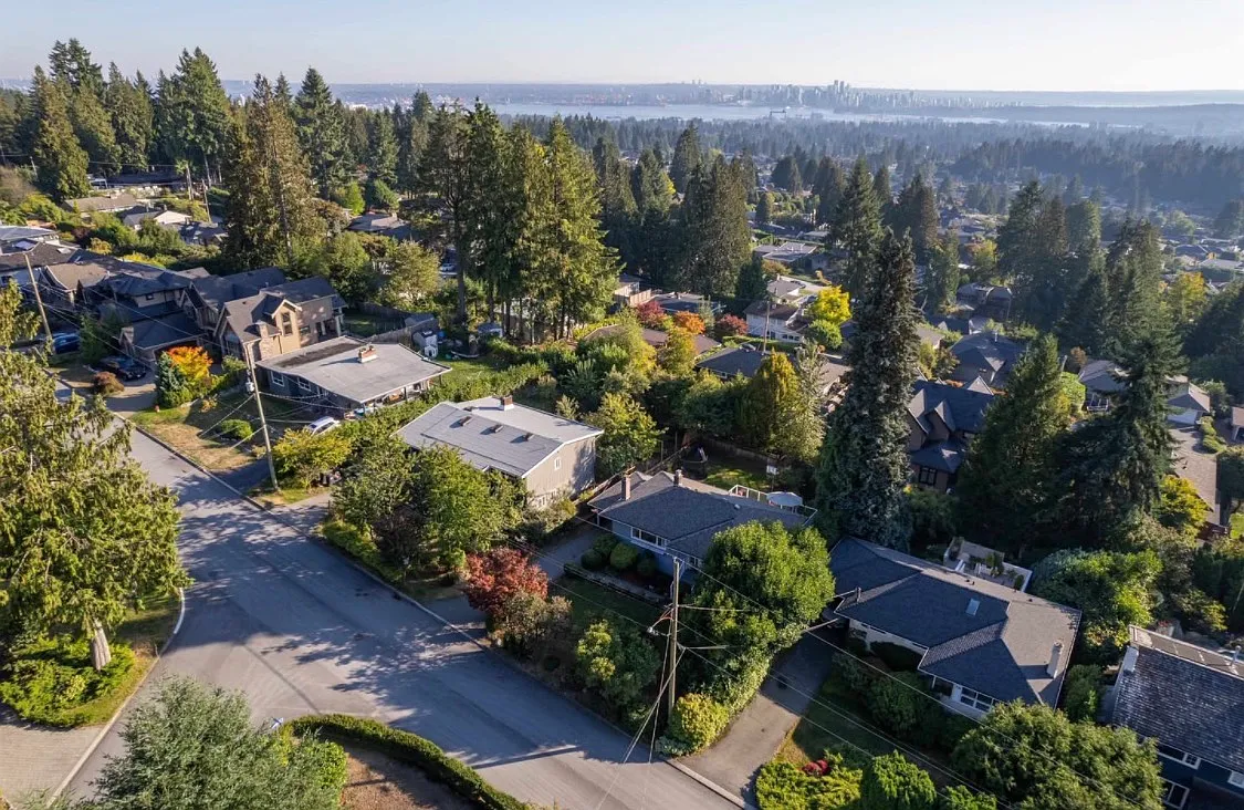 701 Sylvan Ave photo 1