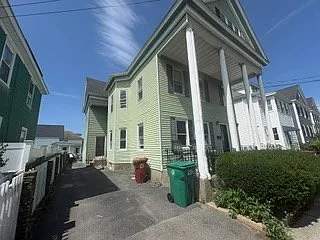 3 bed, 1.0 bath, 1200 sqft, $2,700 — Photo 4