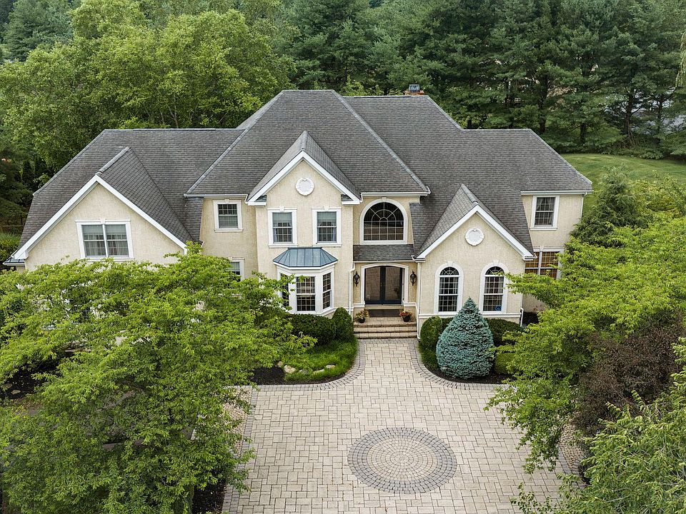 1st image of 14 Longmeadow St