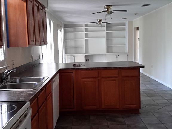 4th image of 404 SE Church Ave