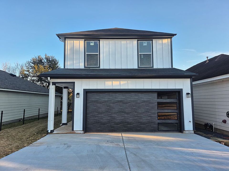 1st image of 141 Golfview Dr
