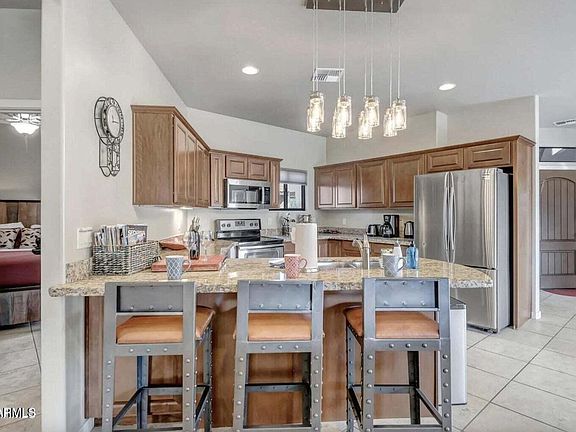 4th image of 33 MONTEREY Circle