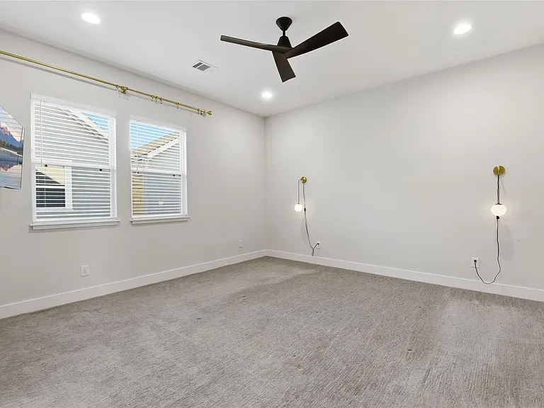 2204 Lou Ellen Ln — Photo 24