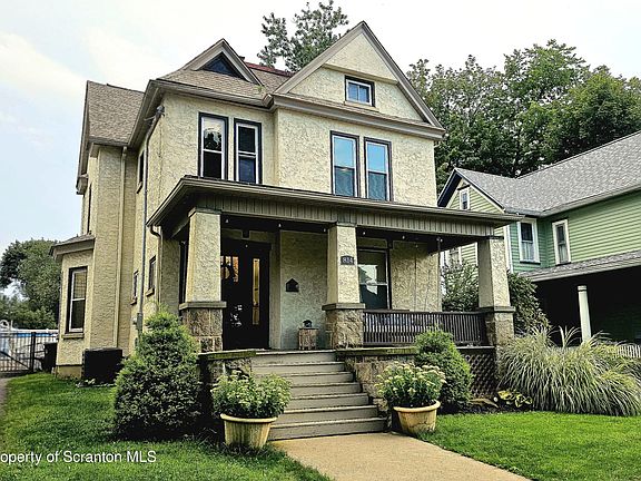 2nd image of 814 Sunset St