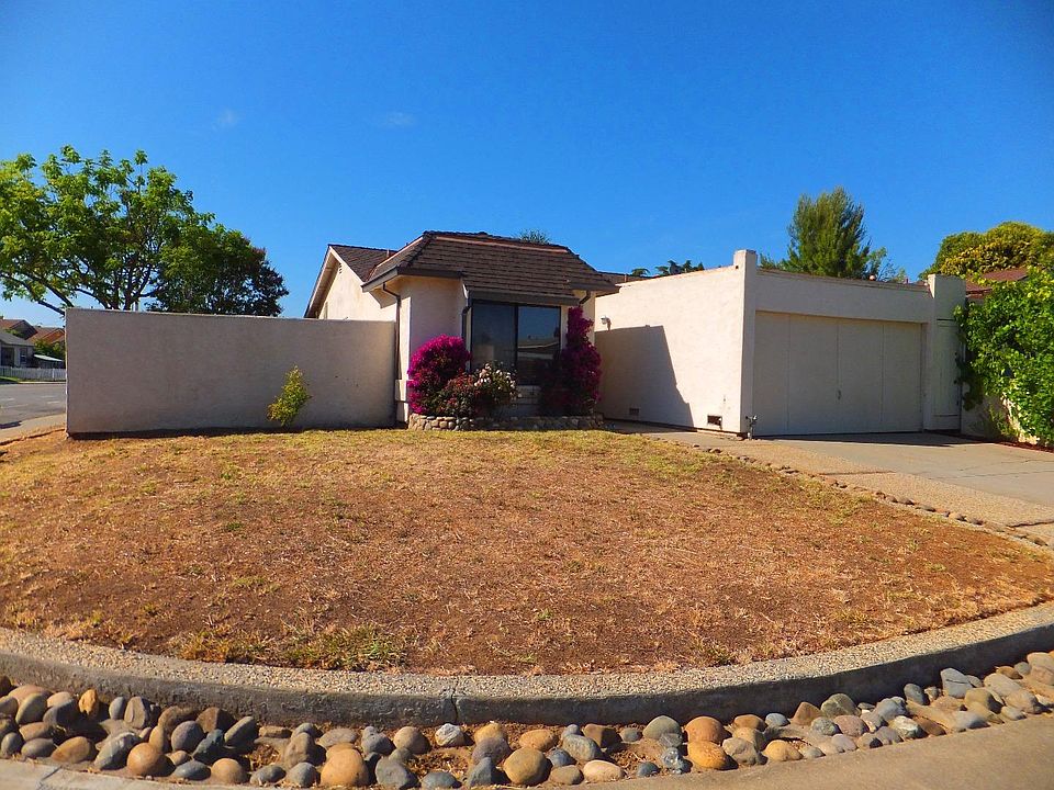 1st image of 297 Carlyle Ct