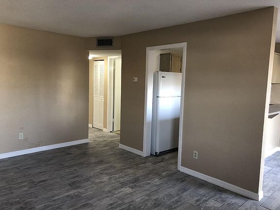 3rd image of 410 Auburn Dr