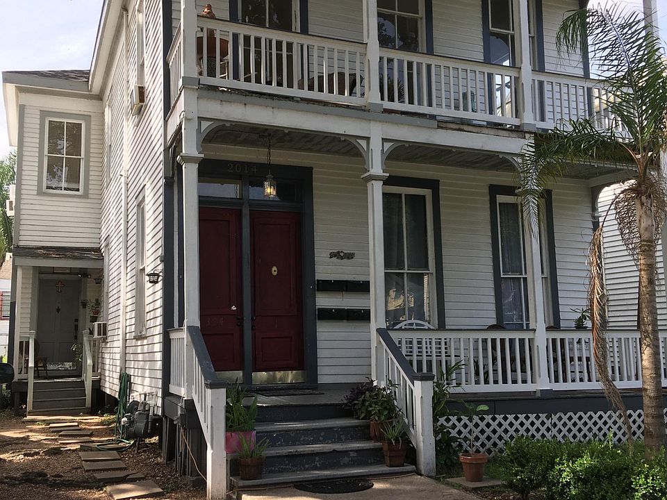 2014 Ave M Galveston, Unit 4 upstairs rear, front entrance