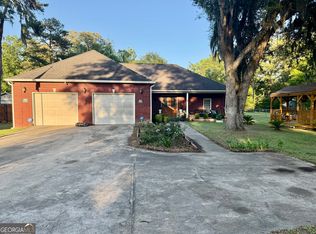 714 Altamaha Rd, Jesup, GA 31545