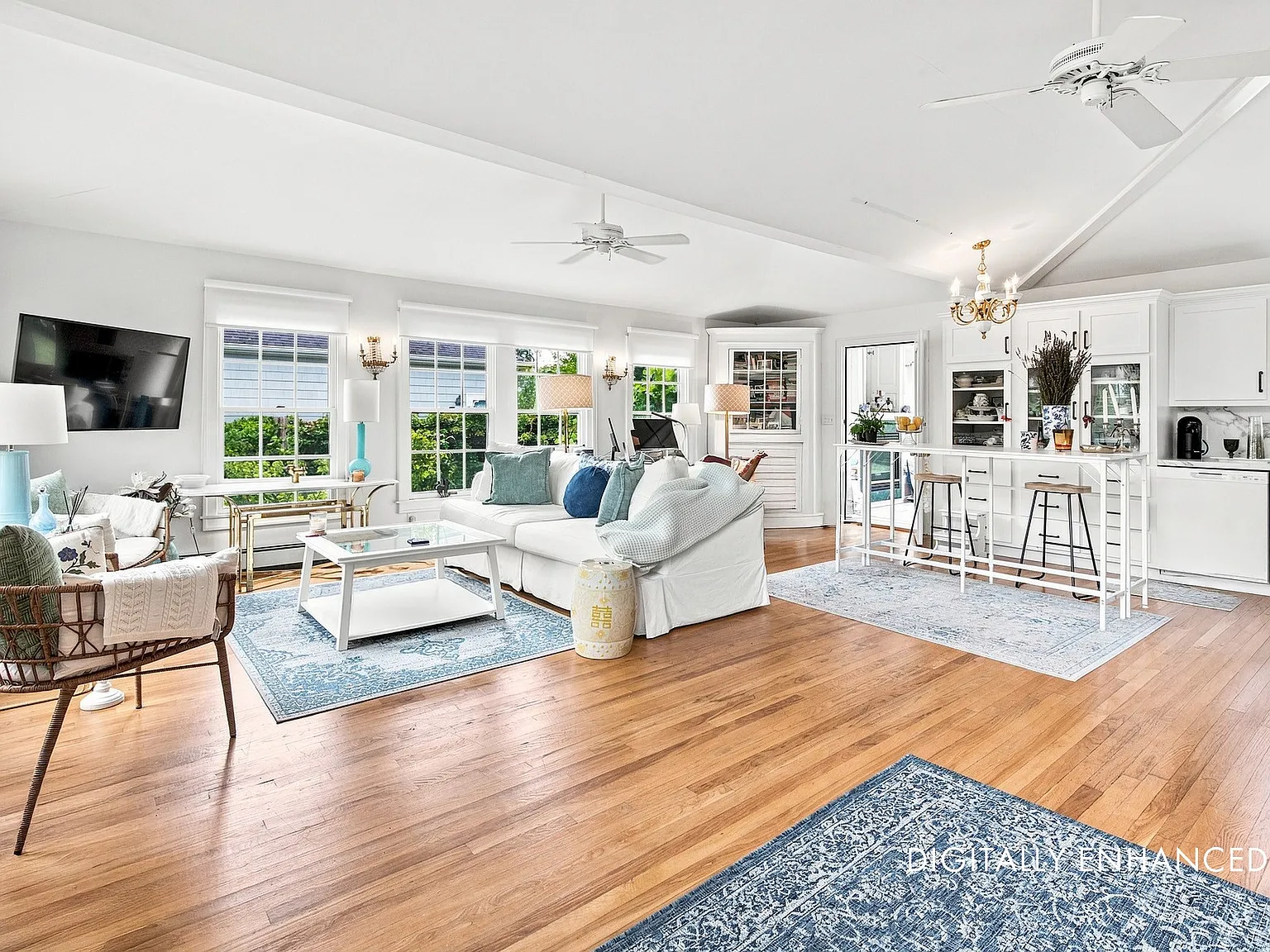 English Garden Retreat with Private Bay Access — Photo 4