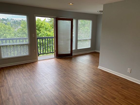 2nd image of 840 W Nickerson St #19004795