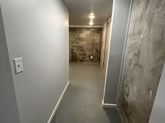 4th image of 126 Emmitt Ave #0
