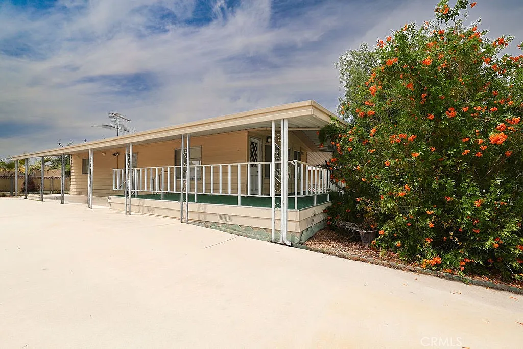 2 bed, 960 sqft, $1,700 — Photo 1