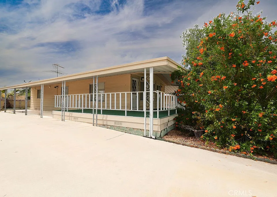 282 N La Paloma Ave