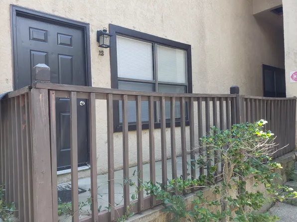 28 8th St APT 12, Shalimar, FL 32579