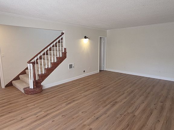 4th image of 1695 E Wardlow Rd