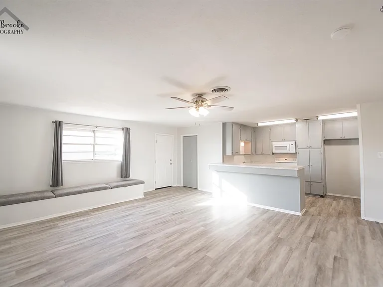 1020 W Cornelia Ave — Photo 9
