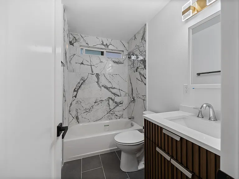 592 Hamilton St #C — Photo 5