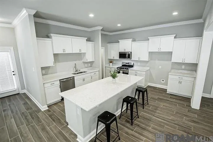 10921 Maitland Ave — Photo 4