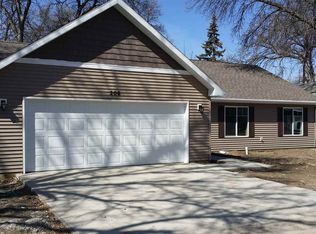 206 18th St SE, Minot, ND 58701