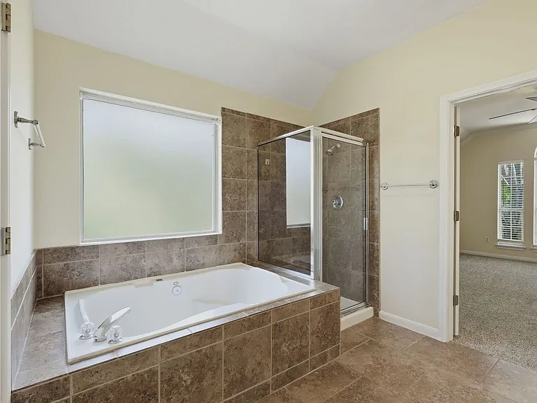 2033 Creole Dr — Photo 8