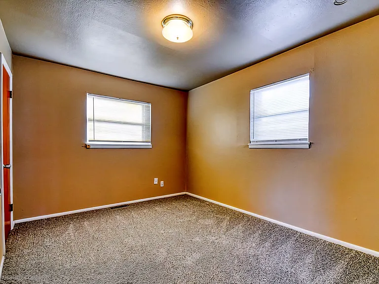 401 W Polk St — Photo 10