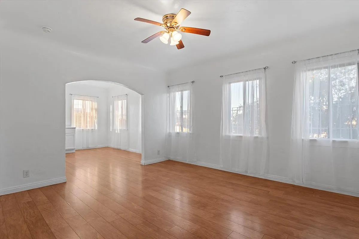 4 bed, 1250 sqft, $2,800 — Photo 1