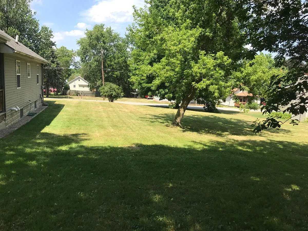 Brady Street NW, Comstock Park — Photo 3