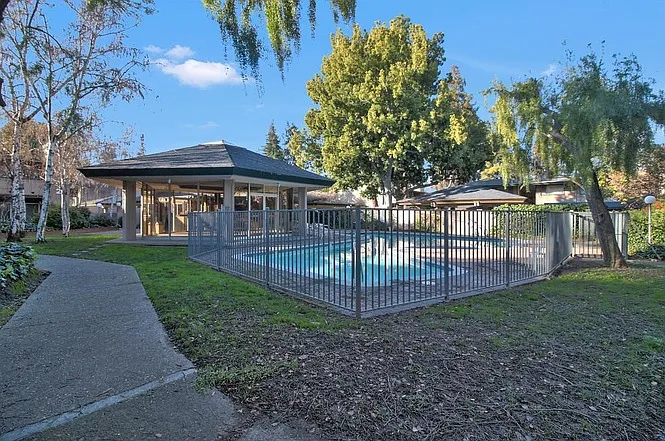 Buckingham Dr — Photo 8