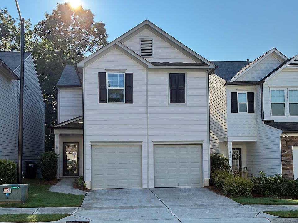 Private entrance, with 2 separate garage door entries. Morning sunrise into kitchenette area.