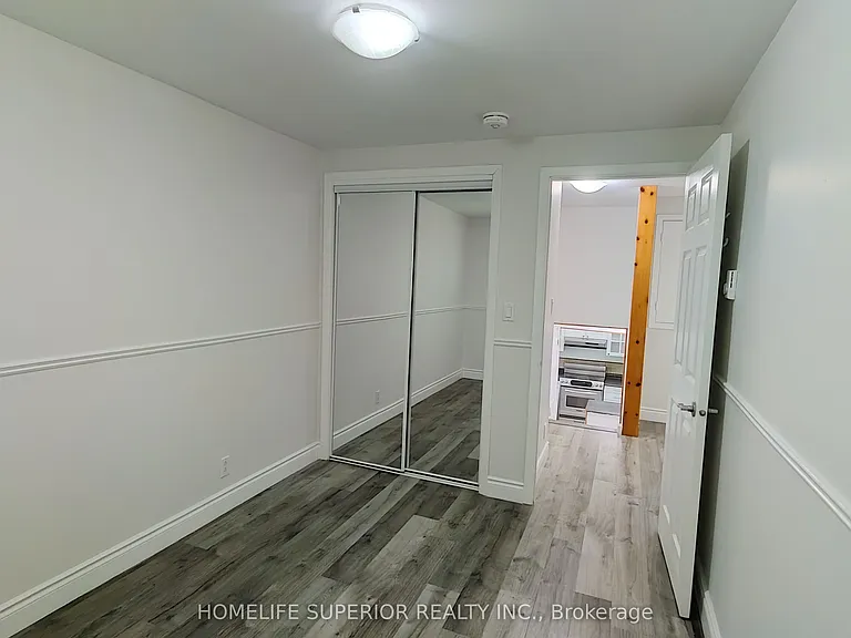 292 Brighton Ct #UPPER — Photo 9