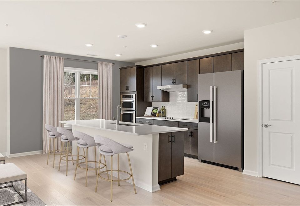 1st image of 5 Peters Farm Way #406