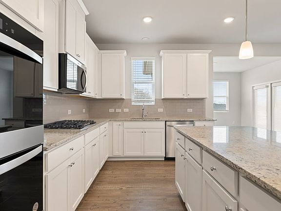 5th image of 805 Dobby Way