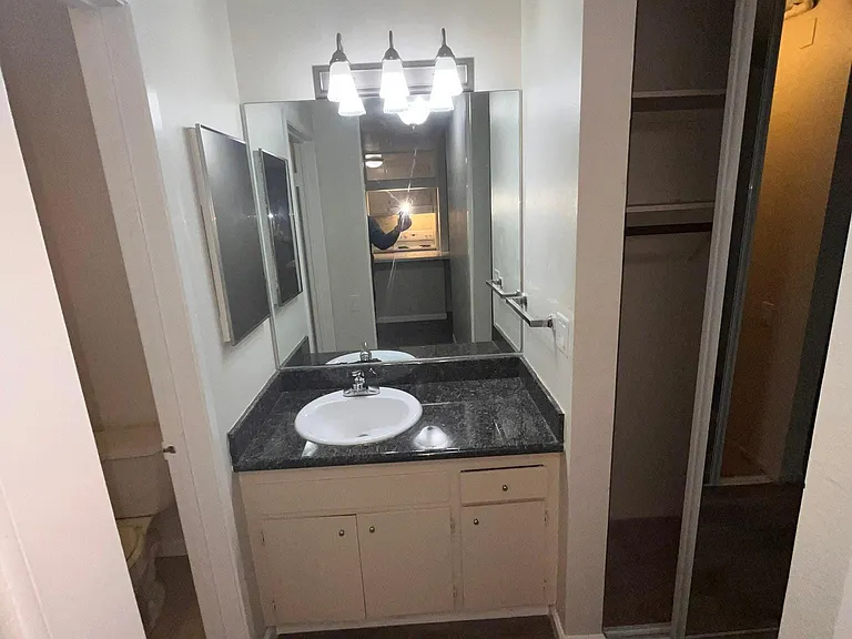 300 Vernon St #7 — Photo 11