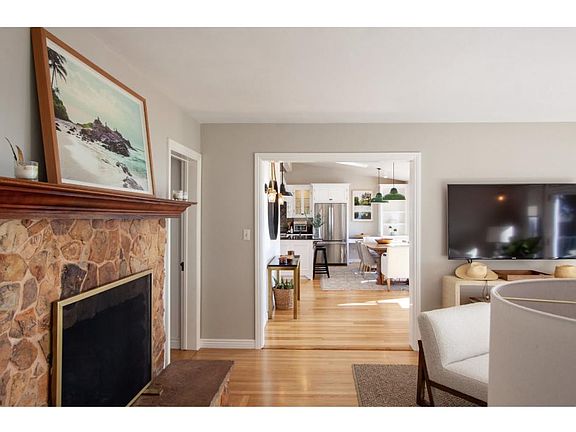 4th image of 526 N Granados Ave