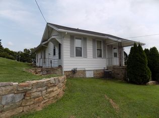 200 East First, Elizabethtown, IL 62931