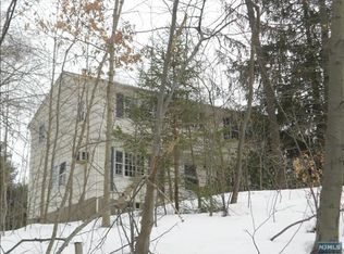 141 Long Hill Rd, Oakland, NJ 07436