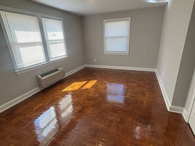 135 Kennedy St NW — Photo 6