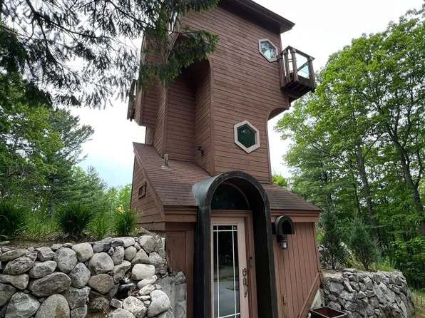 2835 Keewaydin Trl, Traverse City, MI 49686