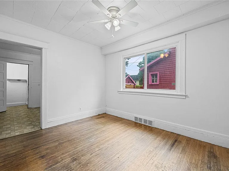 98 Ackerman St — Photo 8