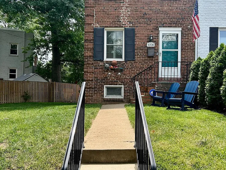 1008 Bashford Ln — Photo 3