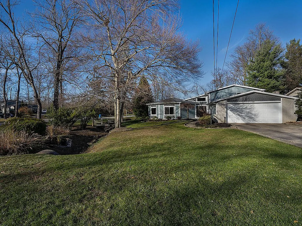 811 Valley Dr photo 1