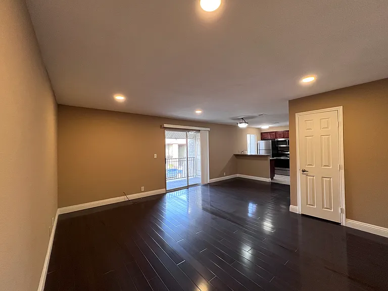 5281 River Glen Dr — Photo 5