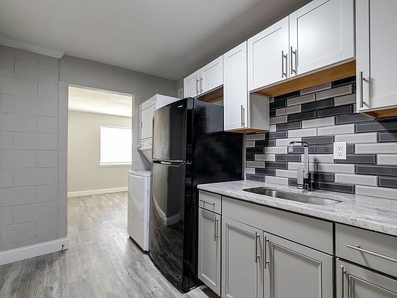 5th image of 1905 Whitcomb St APT 4