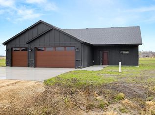 106 Neuman Blvd, Colfax, ND