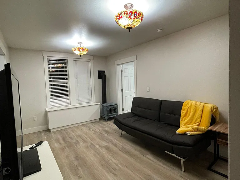 1522 Taylor Ave N #B — Photo 6