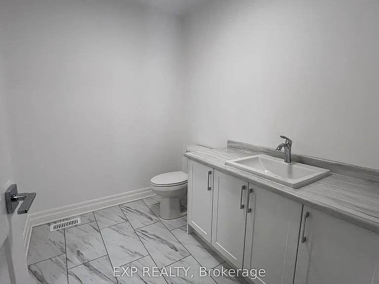 7532 Splendour Dr #UPPER — Photo 15