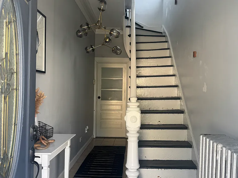 N 10th Ave — Photo 1