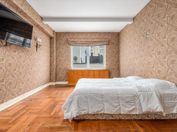 930 5th Avenue image 15 of 21